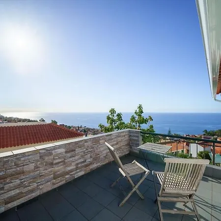 Com Vista 360 Sobre O Funchal (Madeira)