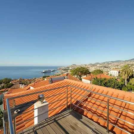 Com Vista 360 Sobre O Apartment *